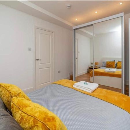 Beautiful 1Bd Apartment On The King'S Road Chelsea 런던 외부 사진