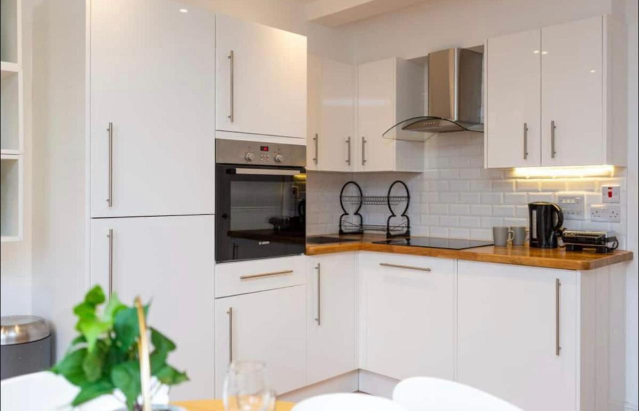 Beautiful 1Bd Apartment On The King'S Road Chelsea 런던 외부 사진