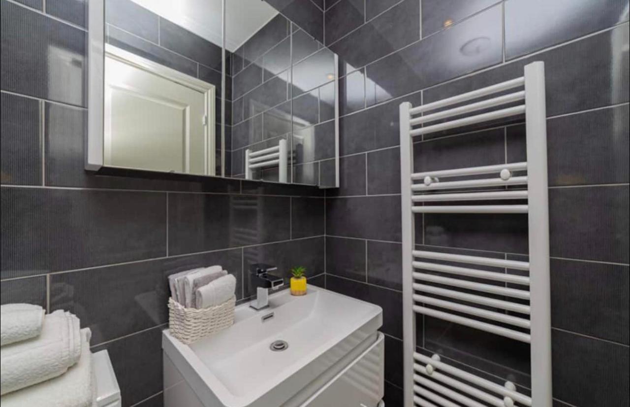 Beautiful 1Bd Apartment On The King'S Road Chelsea 런던 외부 사진